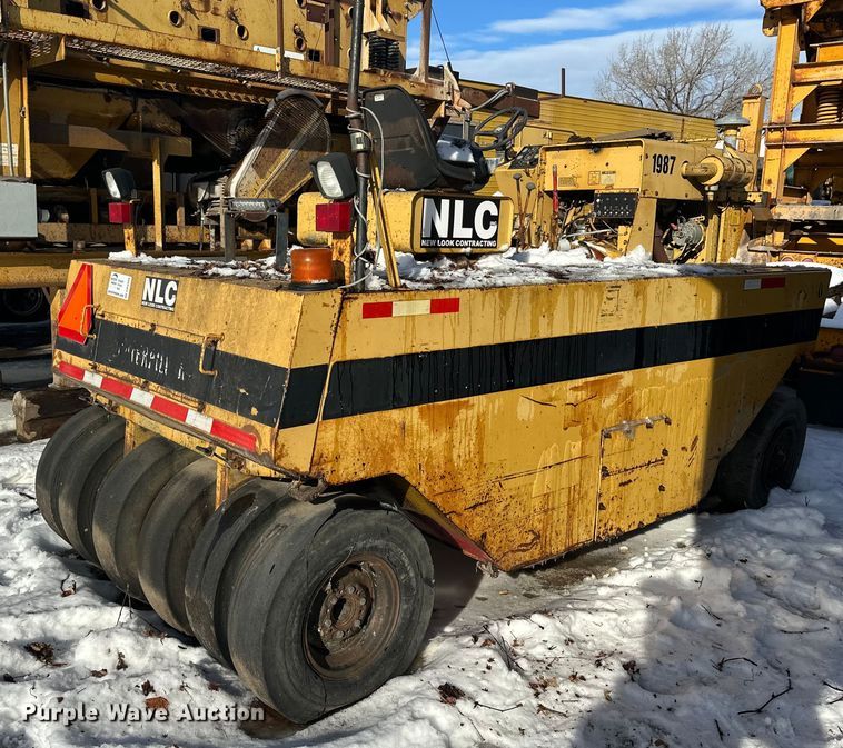 image for item DW4400 Caterpillar PS-110 pneumatic roller