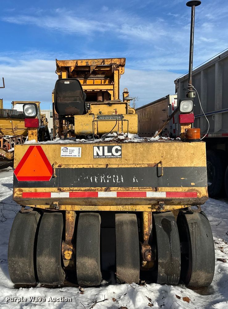 image for item DW4400 Caterpillar PS-110 pneumatic roller