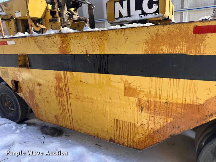 image for item DW4400 Caterpillar PS-110 pneumatic roller