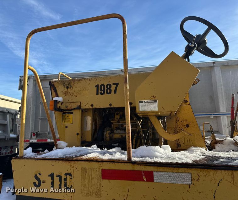 image for item DW4400 Caterpillar PS-110 pneumatic roller