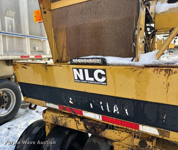 image for item DW4400 Caterpillar PS-110 pneumatic roller