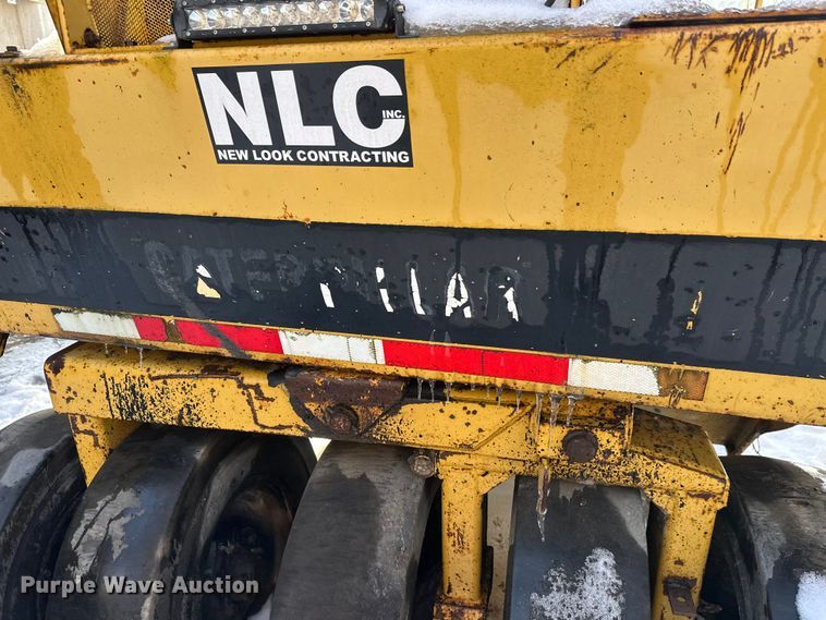 image for item DW4400 Caterpillar PS-110 pneumatic roller