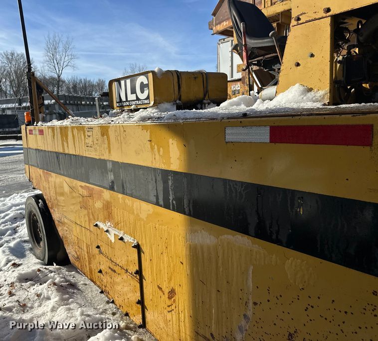 image for item DW4400 Caterpillar PS-110 pneumatic roller