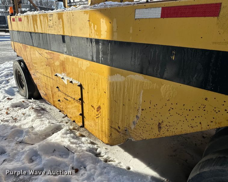 image for item DW4400 Caterpillar PS-110 pneumatic roller