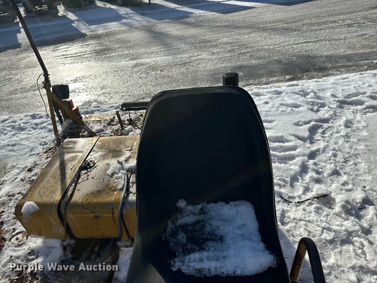 image for item DW4400 Caterpillar PS-110 pneumatic roller