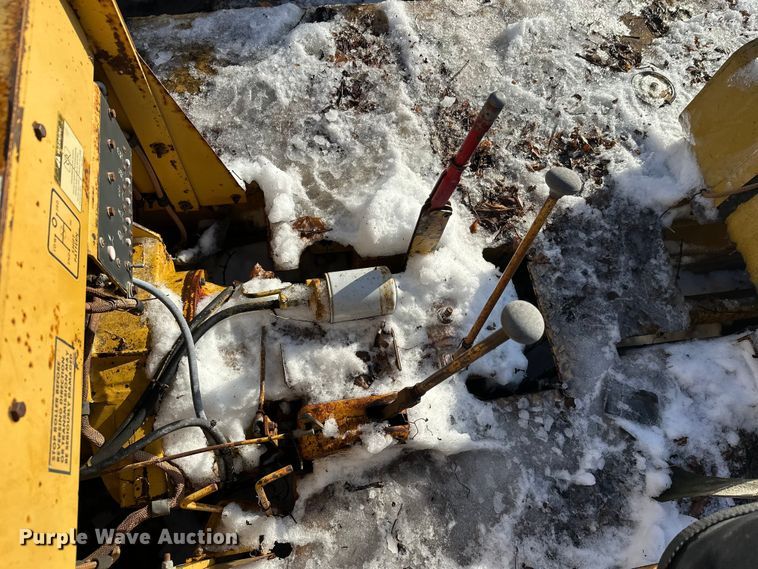 image for item DW4400 Caterpillar PS-110 pneumatic roller