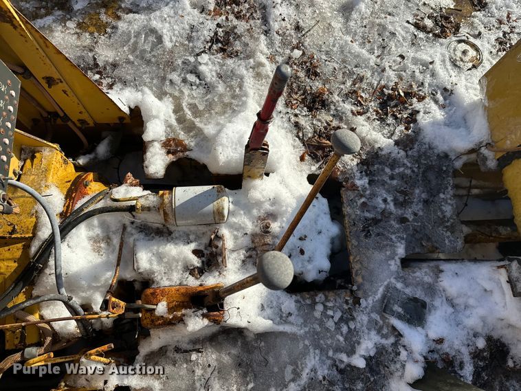 image for item DW4400 Caterpillar PS-110 pneumatic roller