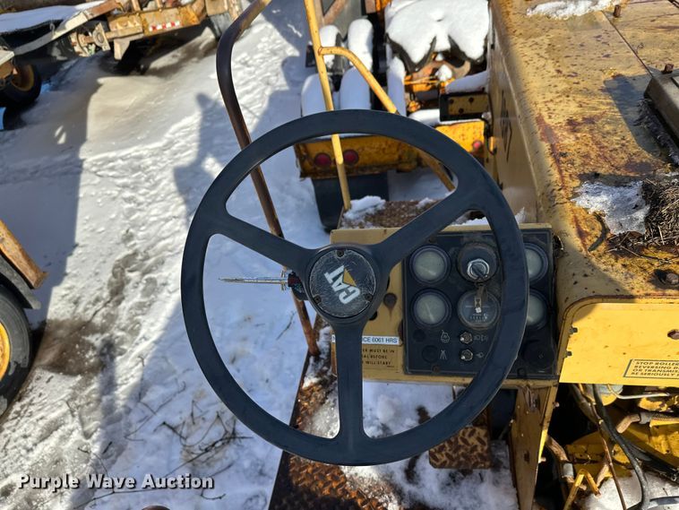 image for item DW4400 Caterpillar PS-110 pneumatic roller