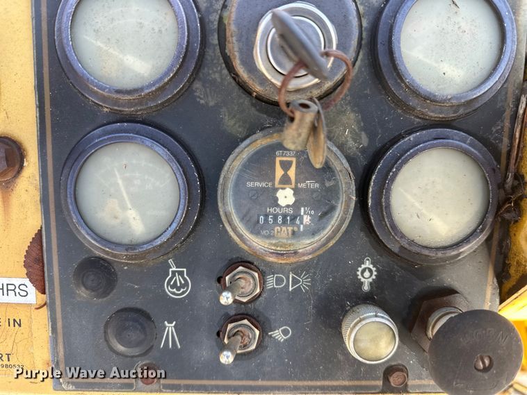 image for item DW4400 Caterpillar PS-110 pneumatic roller