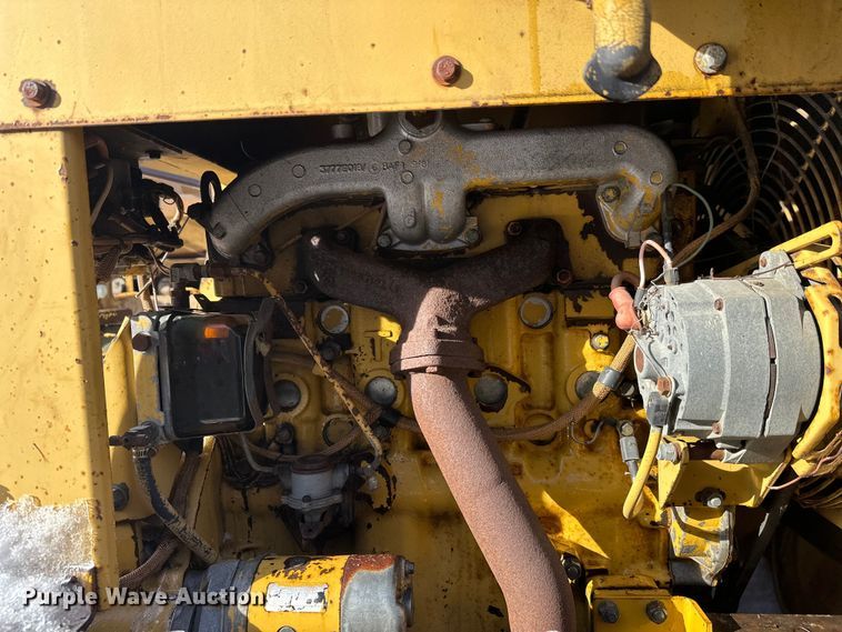 image for item DW4400 Caterpillar PS-110 pneumatic roller