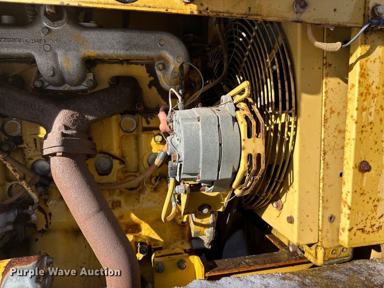 image for item DW4400 Caterpillar PS-110 pneumatic roller