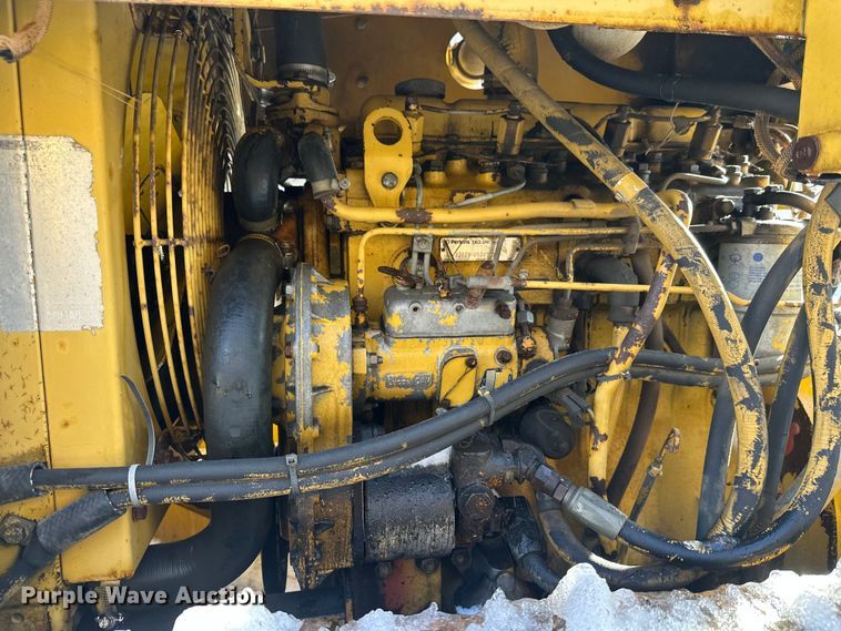 image for item DW4400 Caterpillar PS-110 pneumatic roller