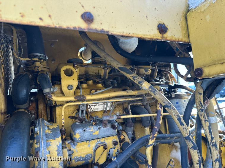 image for item DW4400 Caterpillar PS-110 pneumatic roller