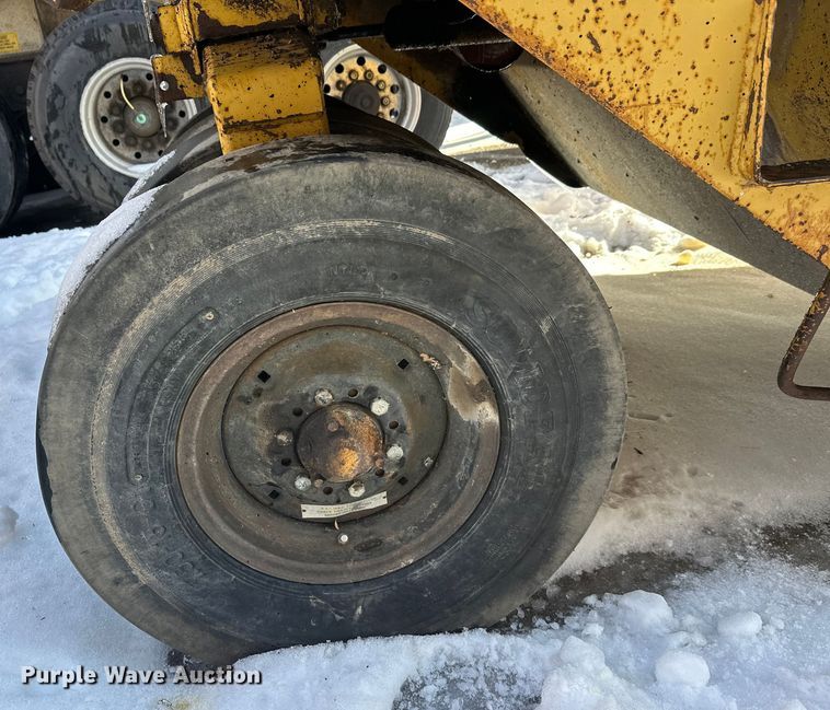 image for item DW4400 Caterpillar PS-110 pneumatic roller