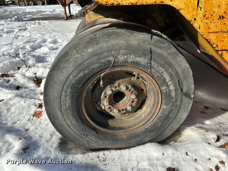 image for item DW4400 Caterpillar PS-110 pneumatic roller