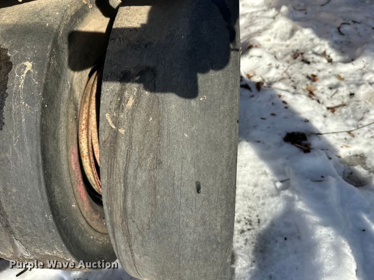 image for item DW4400 Caterpillar PS-110 pneumatic roller