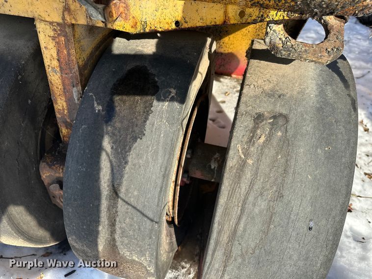 image for item DW4400 Caterpillar PS-110 pneumatic roller