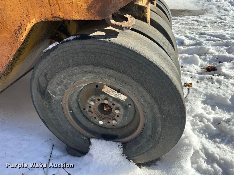 image for item DW4400 Caterpillar PS-110 pneumatic roller