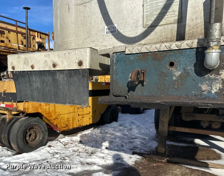 image for item DW4402 1994 East Manufacturing Corp. end dump trailer