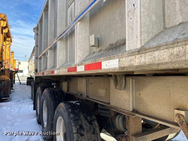 image for item DW4402 1994 East Manufacturing Corp. end dump trailer