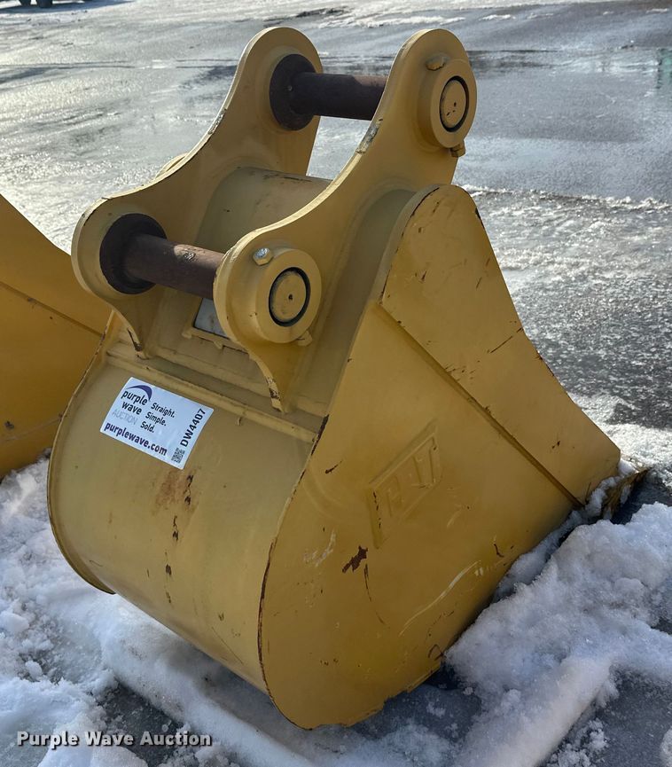 image for item DW4407 Caterpillar excavator bucket