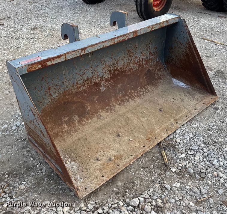 image for item DW6747 Arrow 3207212W144 telehandler Bucket