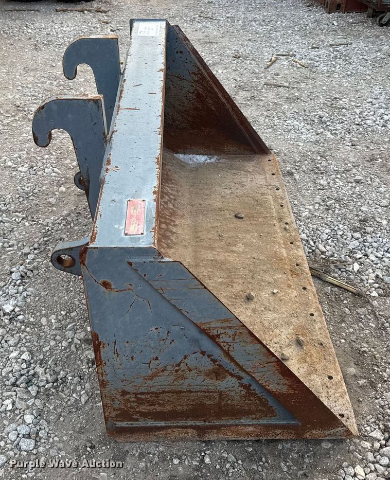 image for item DW6747 Arrow 3207212W144 telehandler Bucket