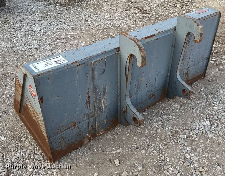 image for item DW6747 Arrow 3207212W144 telehandler Bucket