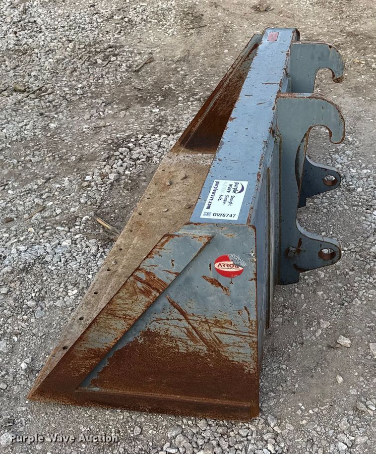 image for item DW6747 Arrow 3207212W144 telehandler Bucket