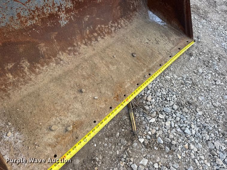 image for item DW6747 Arrow 3207212W144 telehandler Bucket