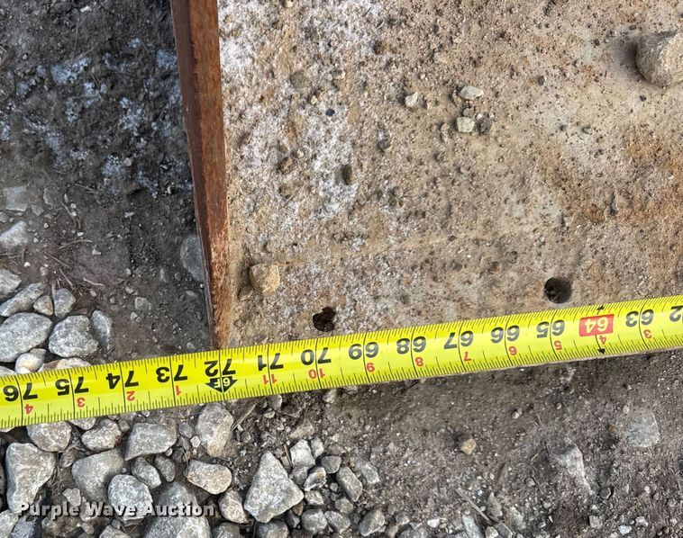 image for item DW6747 Arrow 3207212W144 telehandler Bucket