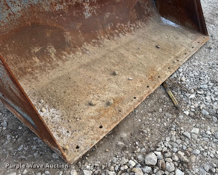 image for item DW6747 Arrow 3207212W144 telehandler Bucket