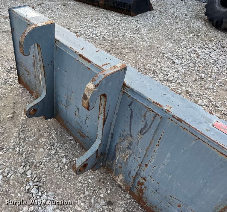 image for item DW6747 Arrow 3207212W144 telehandler Bucket