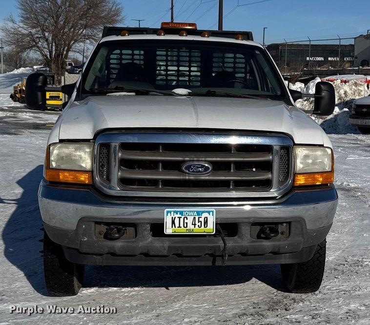 image for item EA2197 2001 Ford F550 Super Duty flatbed truck