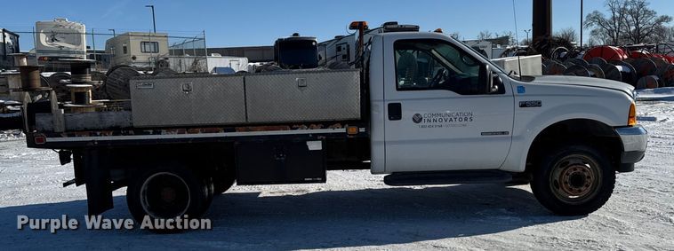 image for item EA2197 2001 Ford F550 Super Duty flatbed truck