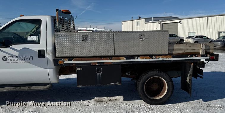 image for item EA2197 2001 Ford F550 Super Duty flatbed truck