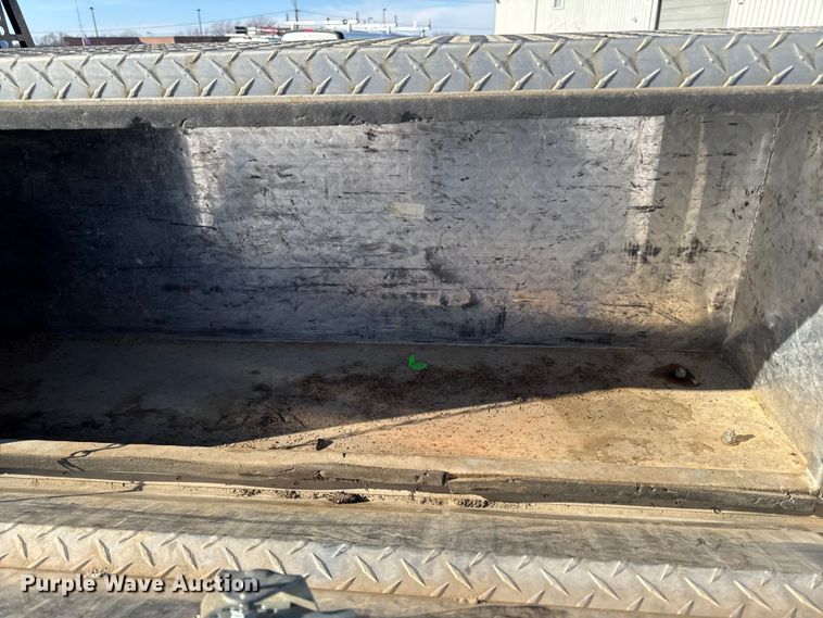 image for item EA2197 2001 Ford F550 Super Duty flatbed truck