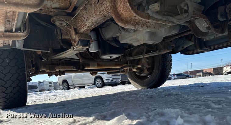 image for item EA2197 2001 Ford F550 Super Duty flatbed truck