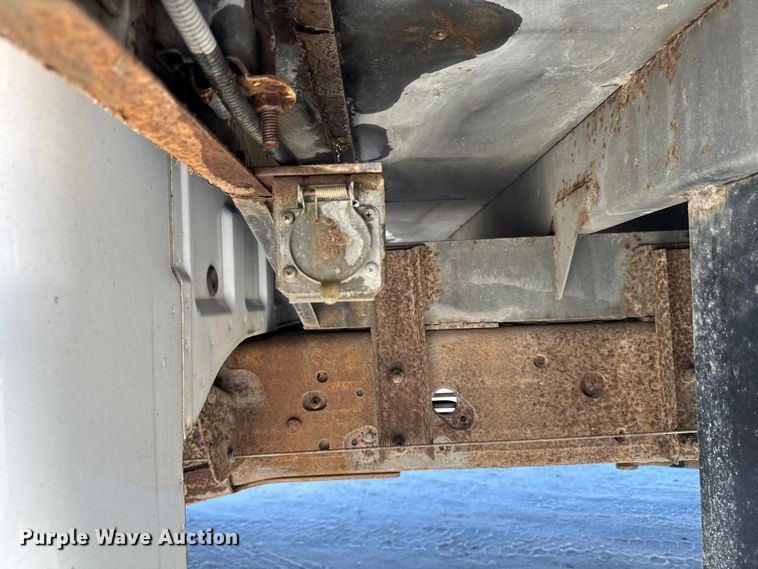 image for item EA2197 2001 Ford F550 Super Duty flatbed truck