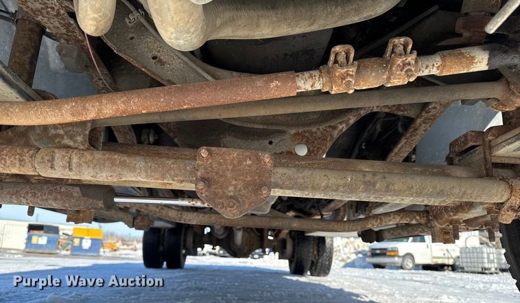 image for item EA2197 2001 Ford F550 Super Duty flatbed truck