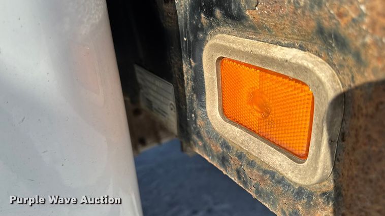 image for item EA2197 2001 Ford F550 Super Duty flatbed truck