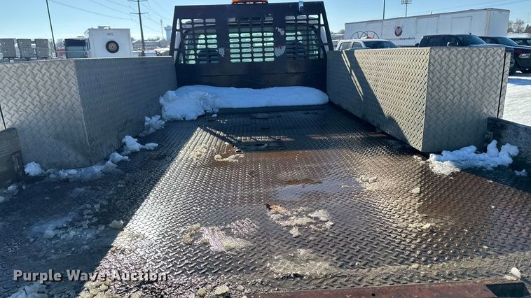 image for item EA2197 2001 Ford F550 Super Duty flatbed truck
