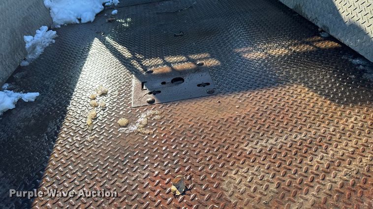 image for item EA2197 2001 Ford F550 Super Duty flatbed truck