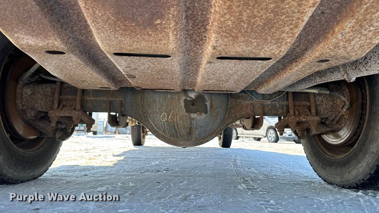 image for item EA2197 2001 Ford F550 Super Duty flatbed truck