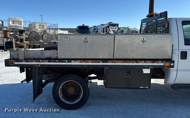 image for item EA2197 2001 Ford F550 Super Duty flatbed truck