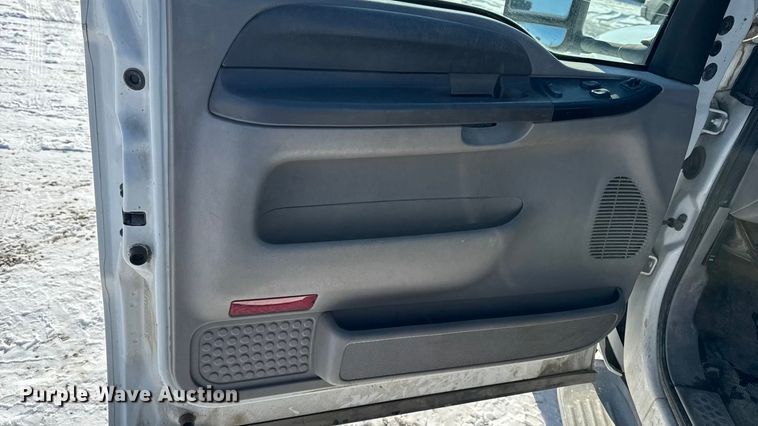 image for item EA2197 2001 Ford F550 Super Duty flatbed truck