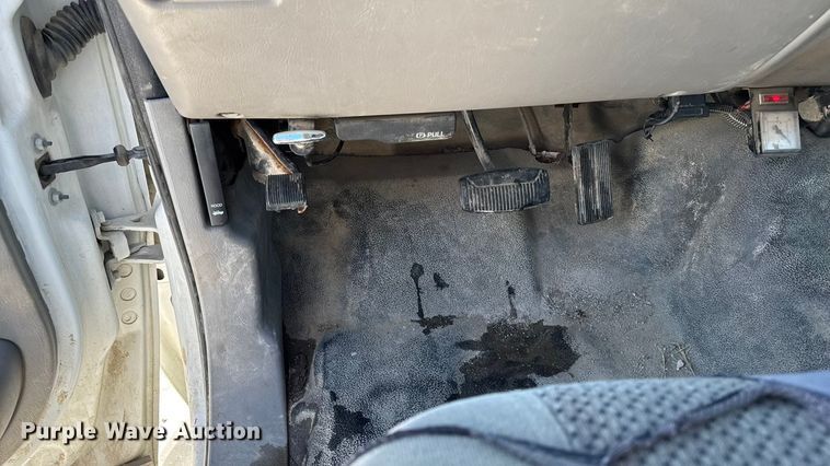 image for item EA2197 2001 Ford F550 Super Duty flatbed truck