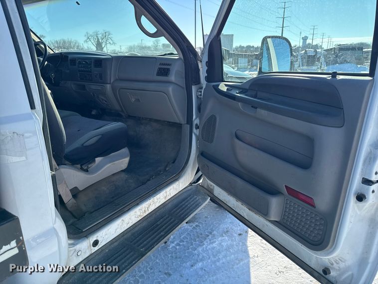 image for item EA2197 2001 Ford F550 Super Duty flatbed truck