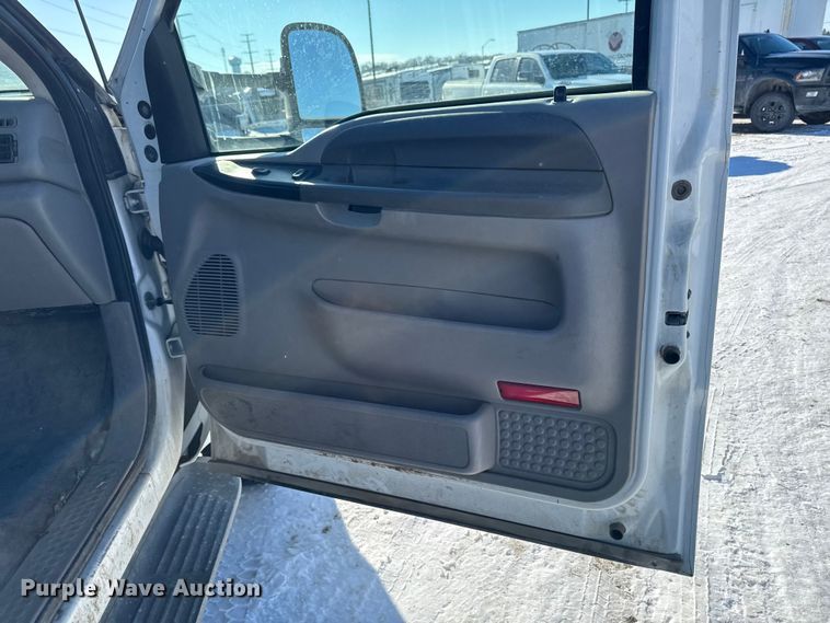 image for item EA2197 2001 Ford F550 Super Duty flatbed truck