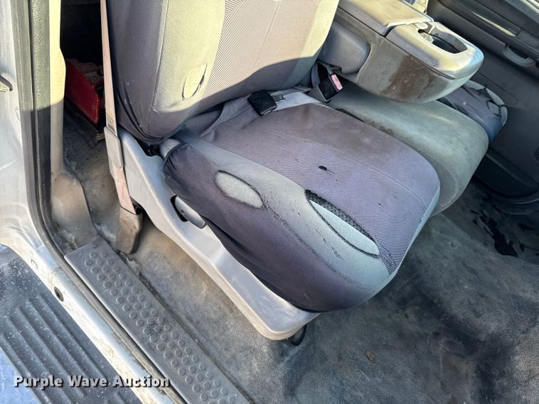 image for item EA2197 2001 Ford F550 Super Duty flatbed truck